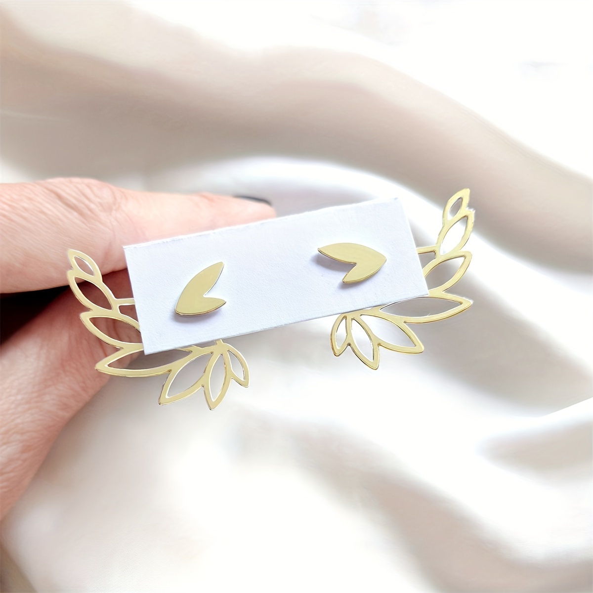 Women's Minimalist Peacock Hollowed Out Geometric Earrings